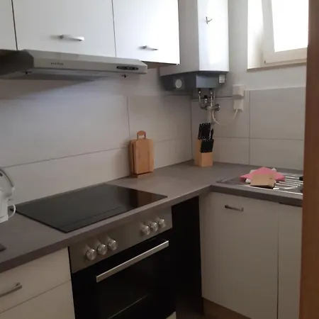 Schoenes, Modernes Mit Balkon Und Indoorpool Apartman